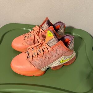 Nike LeBron 19 Low Hawaii Men Size 7 Retro Basketball